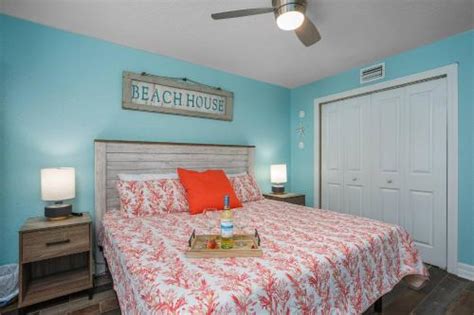 minorga on the key|sand dollar lido key.